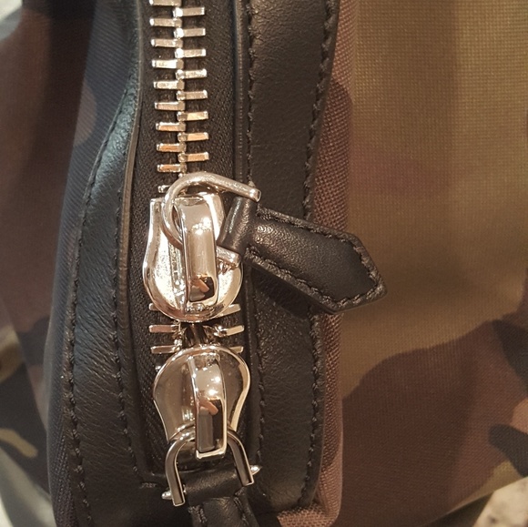 Givenchy - Picture 4 of 8